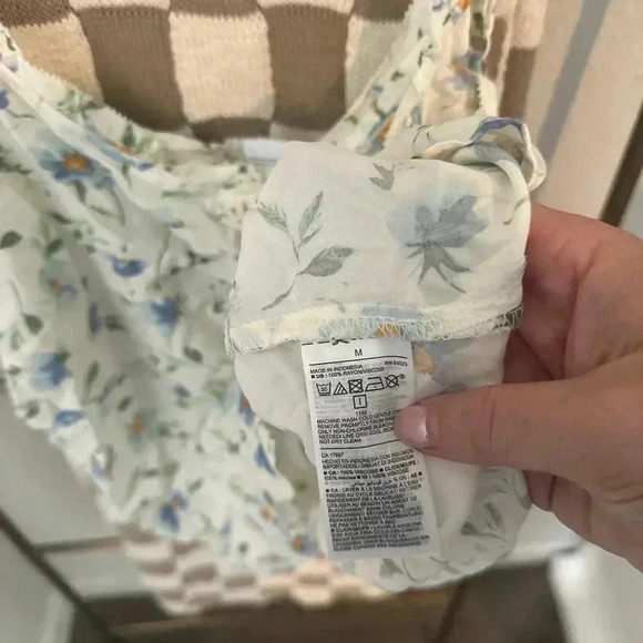 NWT OLD NAVY FLORAL CAMI TOP SIZE Medium - Picture 3 of 4